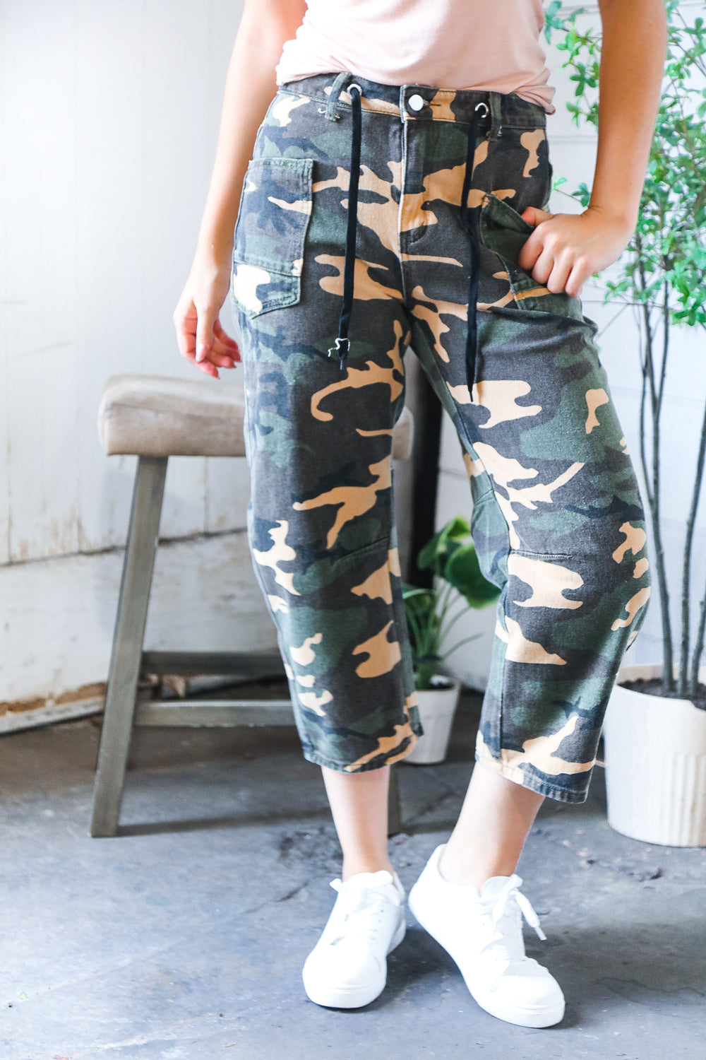 Mid-Rise Baggy Jeans