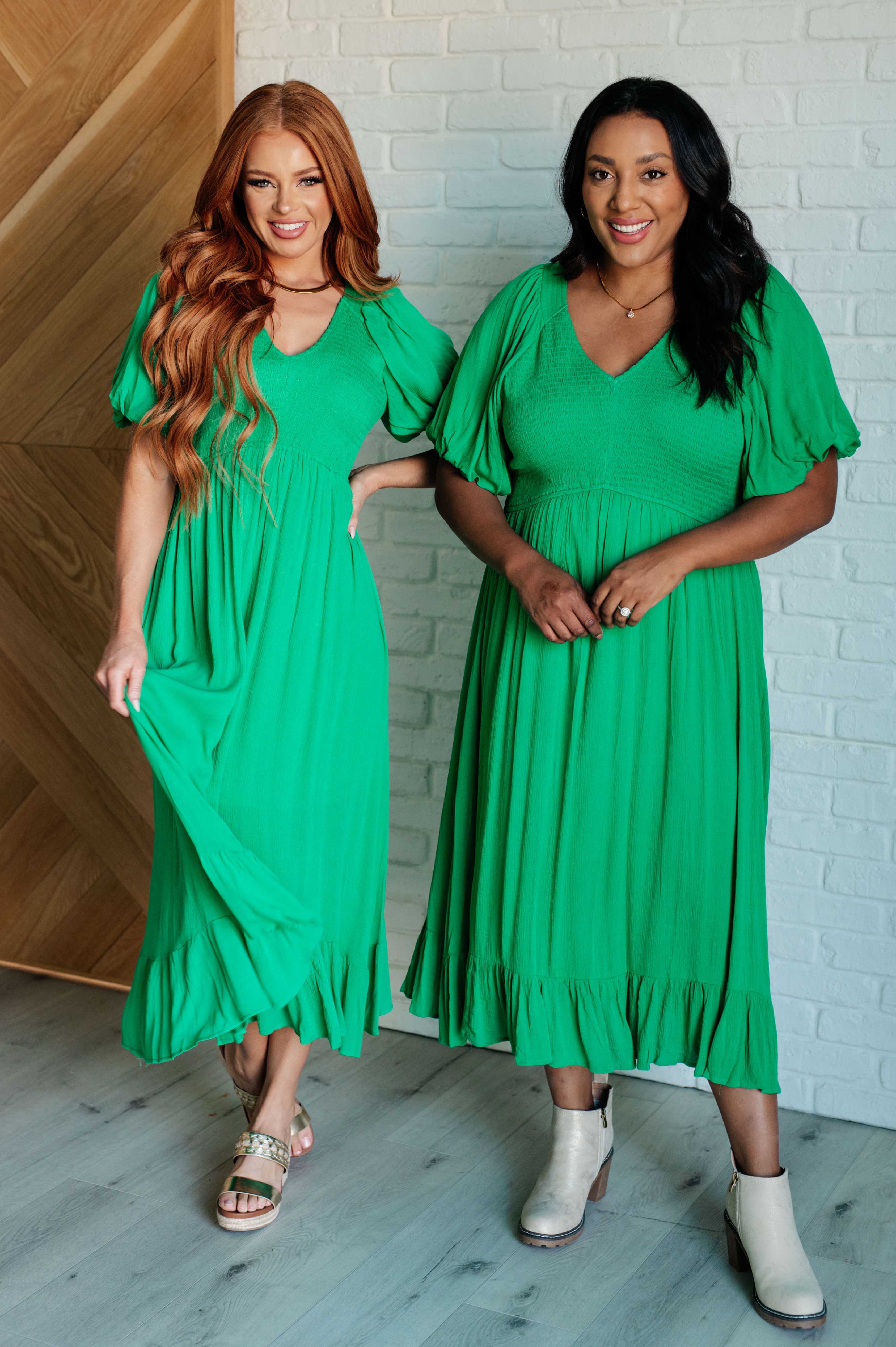 Smocked midi dress, green smocked dress, balloon sleeve dress, boho summer dress, crinkle rayon dress, women's ruffle hem dress, v-neck midi dress, emerald green sundress.