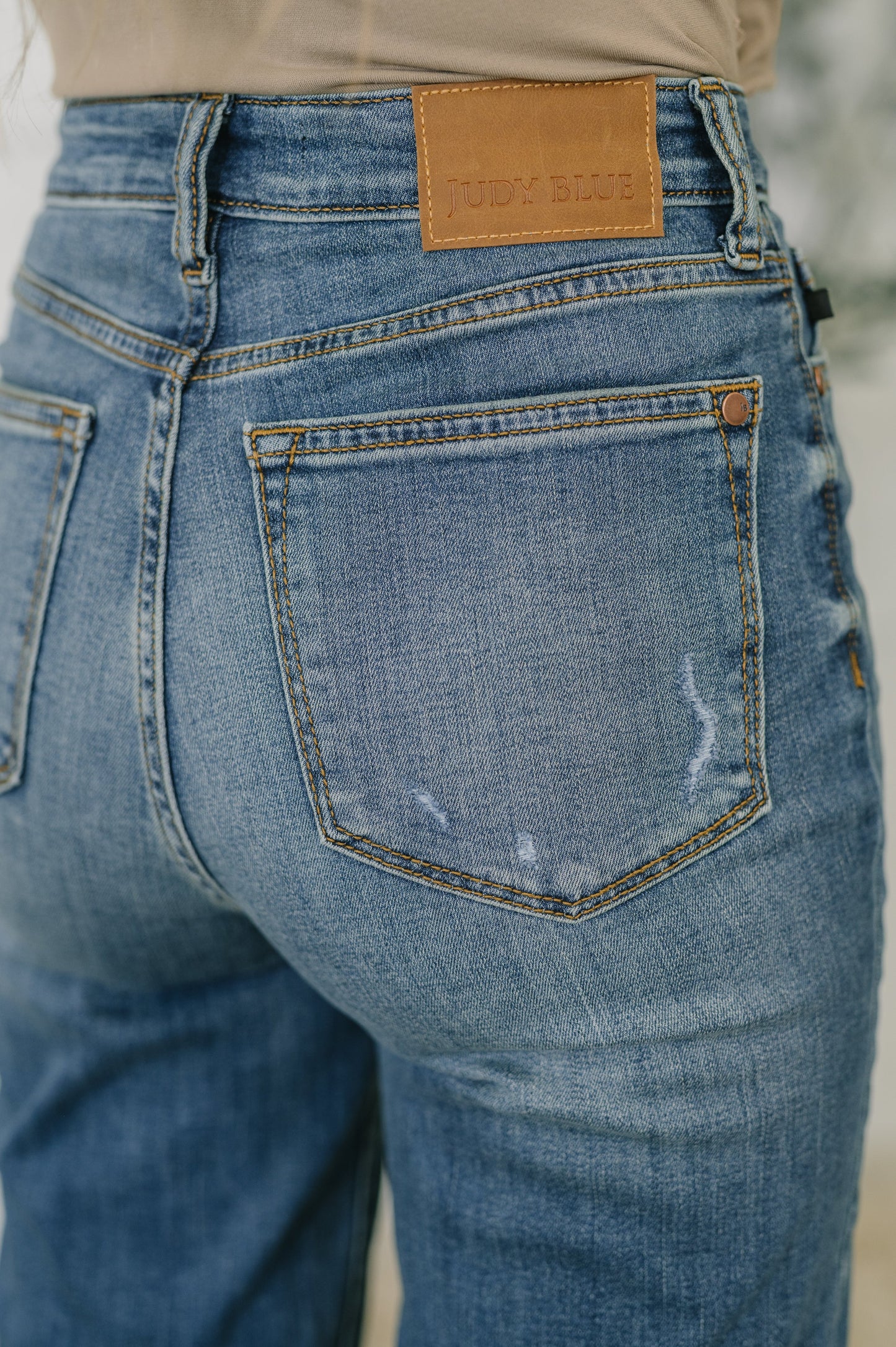 Izzie High Waist Straight Fit