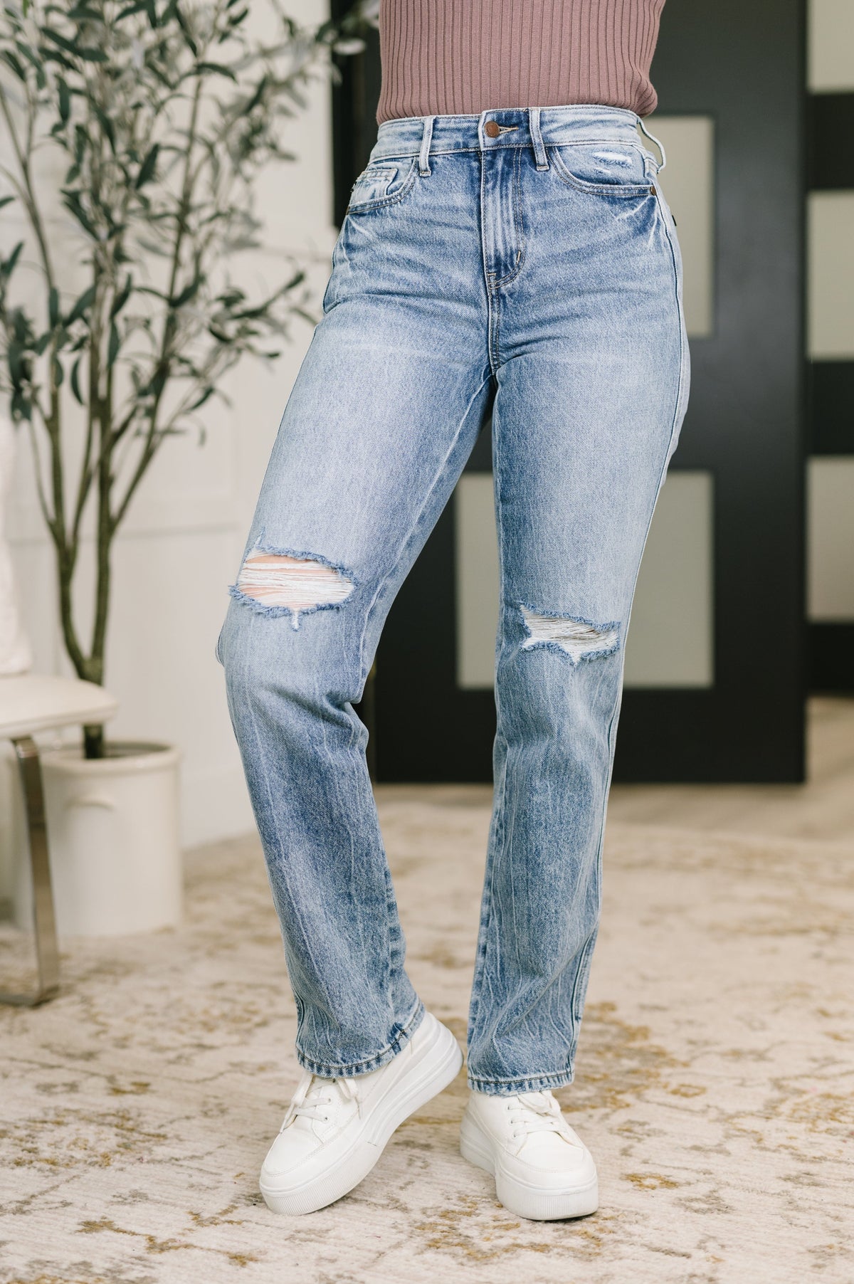 Judy Blue Jeans, Kayla Slim Straight, High-Waist Distressed Denim, 4-Way Stretch Jeans, Comfortable Slim Straight, Rigid Magic Denim, Women’s Boutique Jeans, Light Wash Judy Blue.