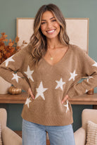 Star Sweater, Oversized V-Neck Knit, Camel Pullover, Women’s Winter Fashion, Intarsia Star Pattern, Cozy Midweight Sweater, Relaxed Fit Knitwear.