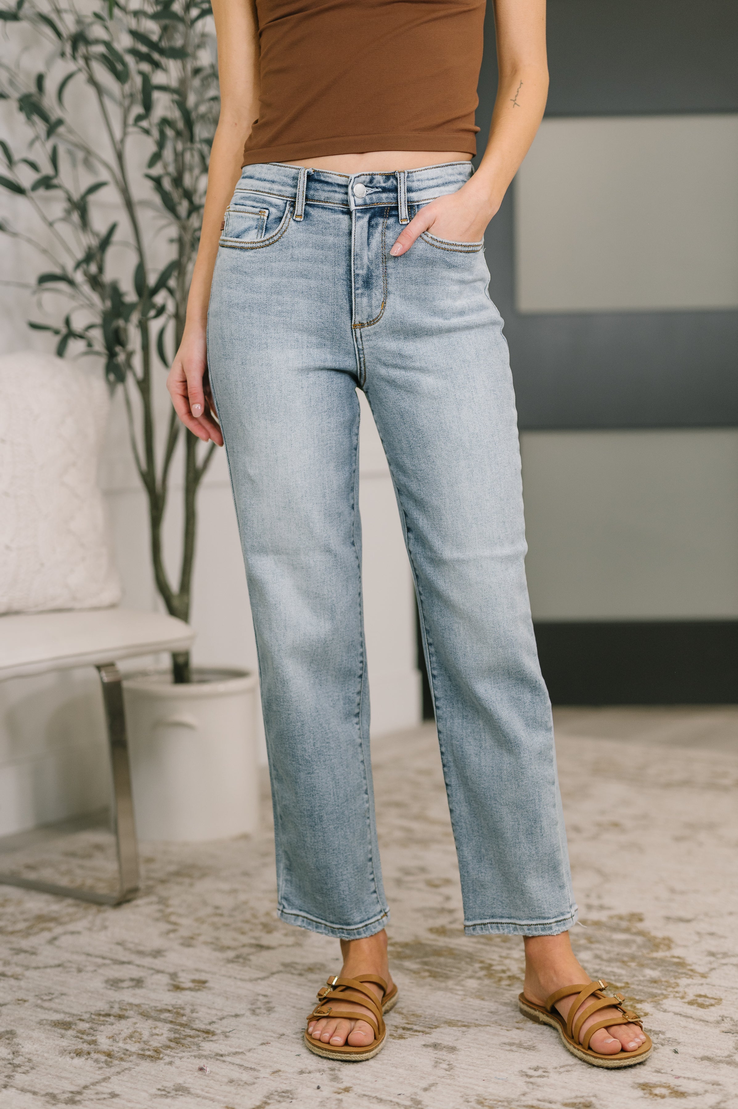 Judy Blue Jeans, High Waist Straight Leg, Natalie Ankle Jeans, 4-way stretch denim, distressed hem jeans, high-rise straight jeans, comfortable designer denim, women’s stretch jeans.