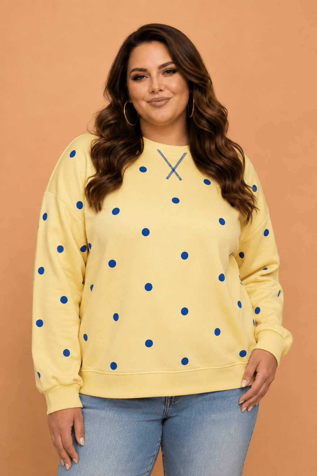 Plus size sweatshirt, polka dot pullover, women’s casual tops, long sleeve sweatshirt, split hem top, cozy plus size fashion, trendy plus size clothing, yellow polka dot top.