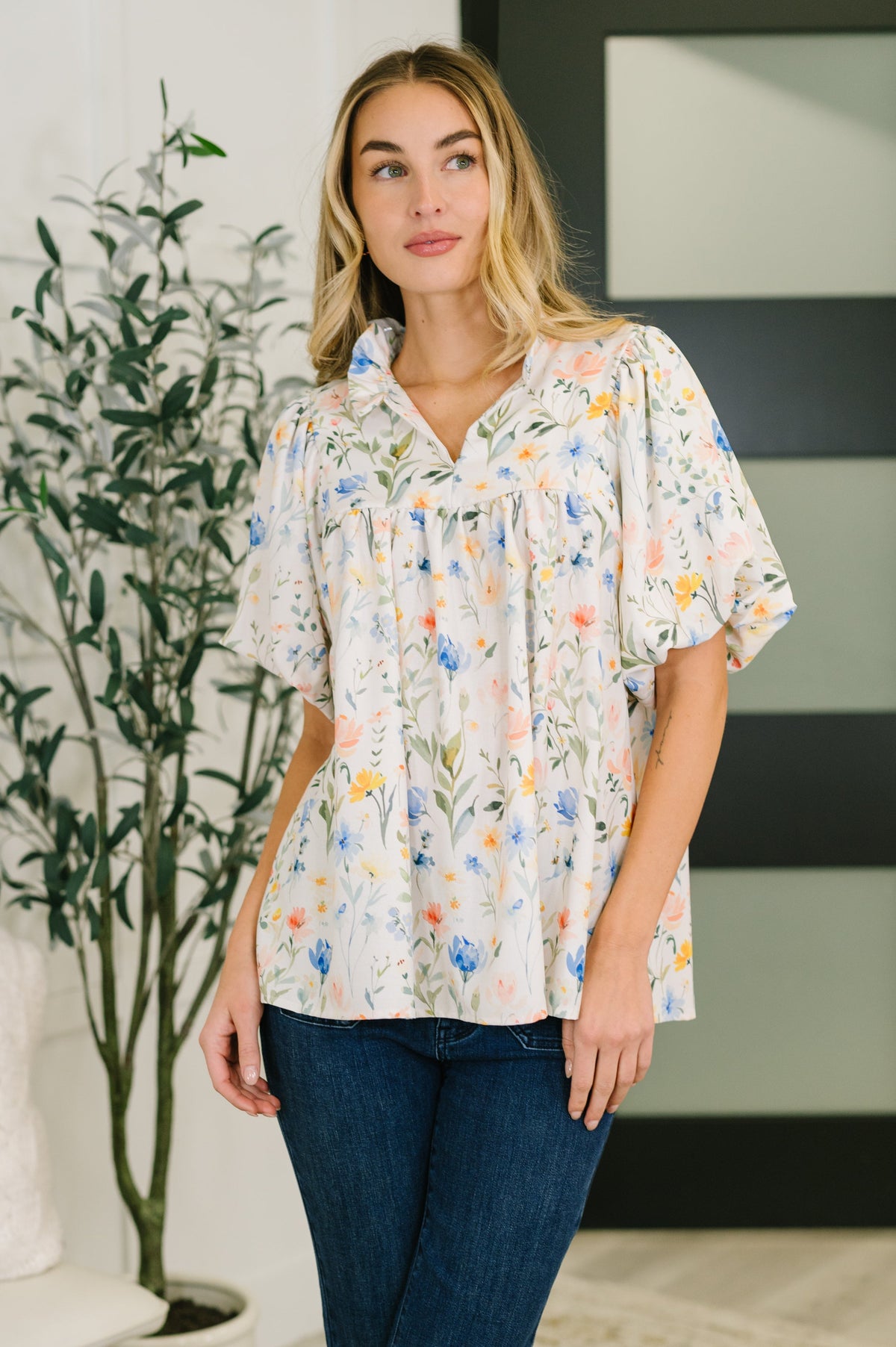 floral blouse, notch neck top, poplin floral shirt, ruffle neck blouse, balloon sleeve top, women’s spring fashion, boho floral top, summer poplin blouse, chic floral clothing
