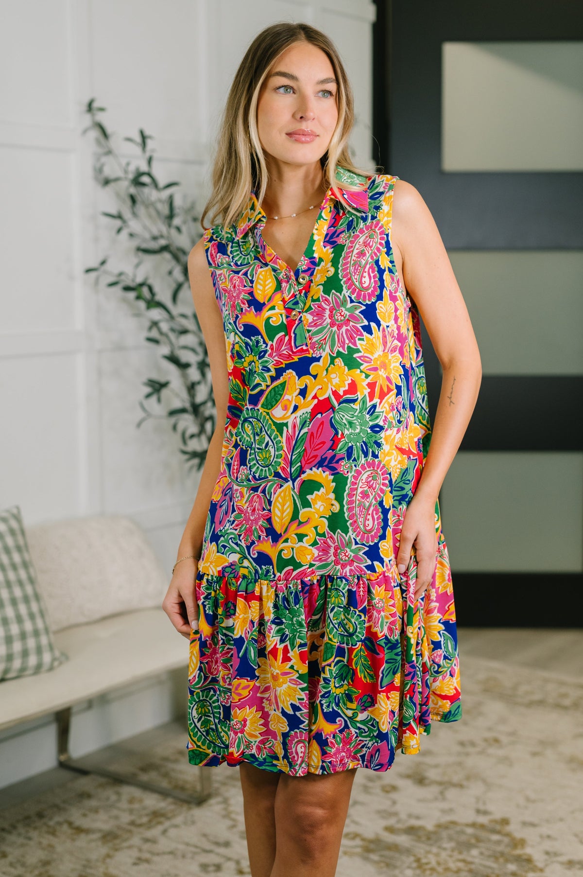 Stay chic in the Coral Sands Paisley Tank Dress. Featuring cooling Bulgari stretch fabric and wrinkle-resistant style, it's your go-to for effortless elegance.